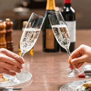 【結婚記念日ならではのジュエリーはいかが?】